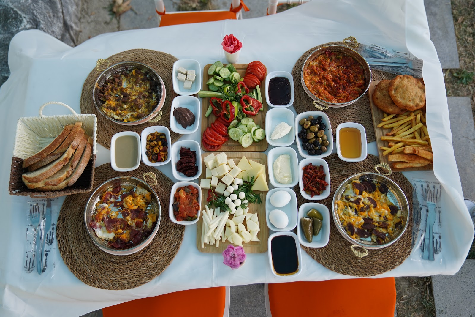 Çiçekli Garden Kır Düğün Salonu Ve Serpme Köy Kahvaltı Bahçesi — Bornova, İzmir kır düğünü mekanı görsel 6