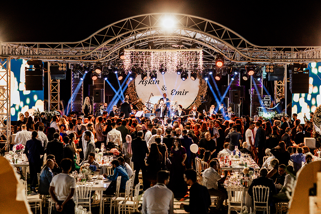 Karnaval Luxury — Buca, İzmir kır düğünü mekanı
