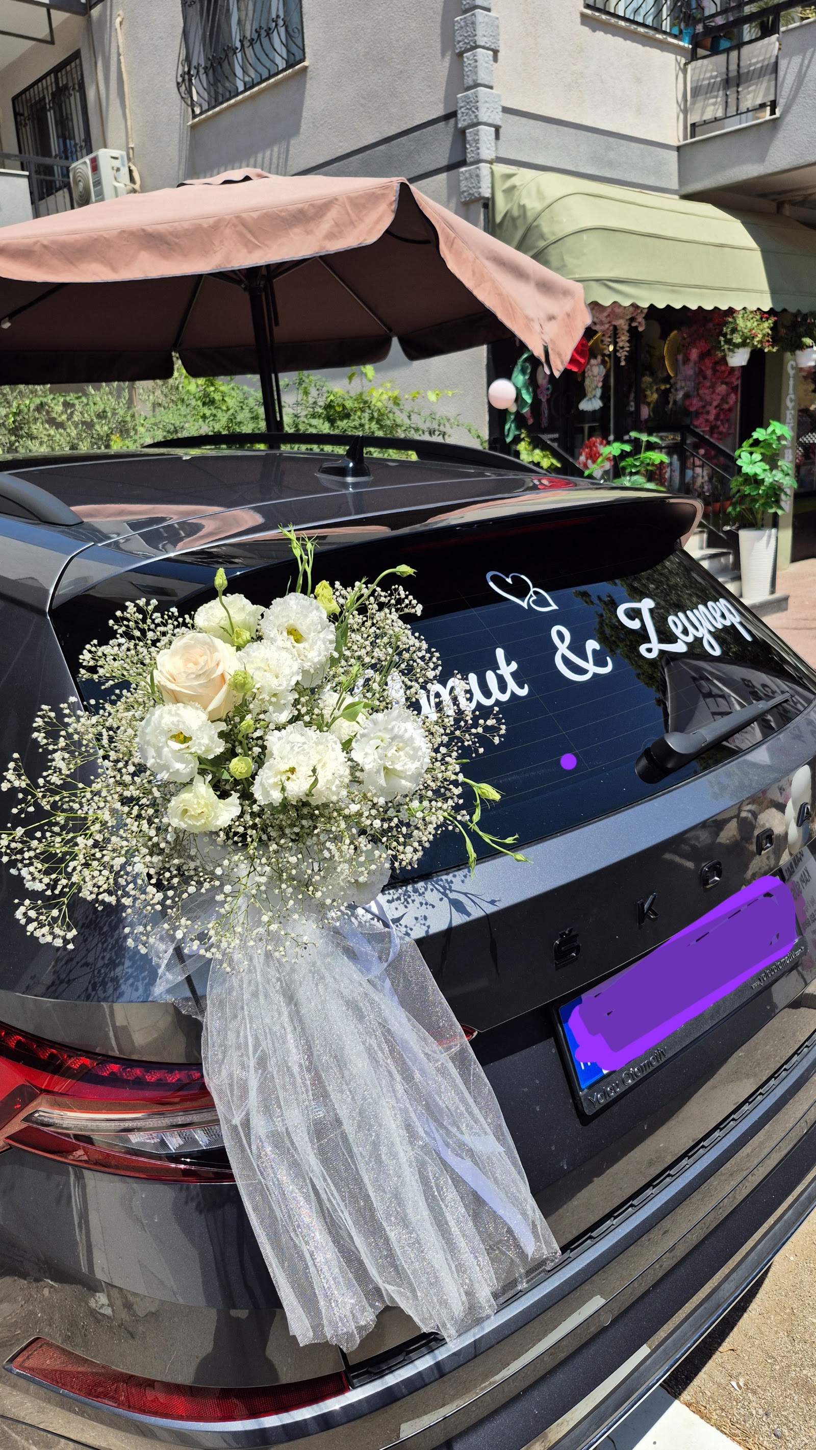 Pera Bouquet Çiğli Çiçek & Balon Dükkanı & Parti Malzemeleri